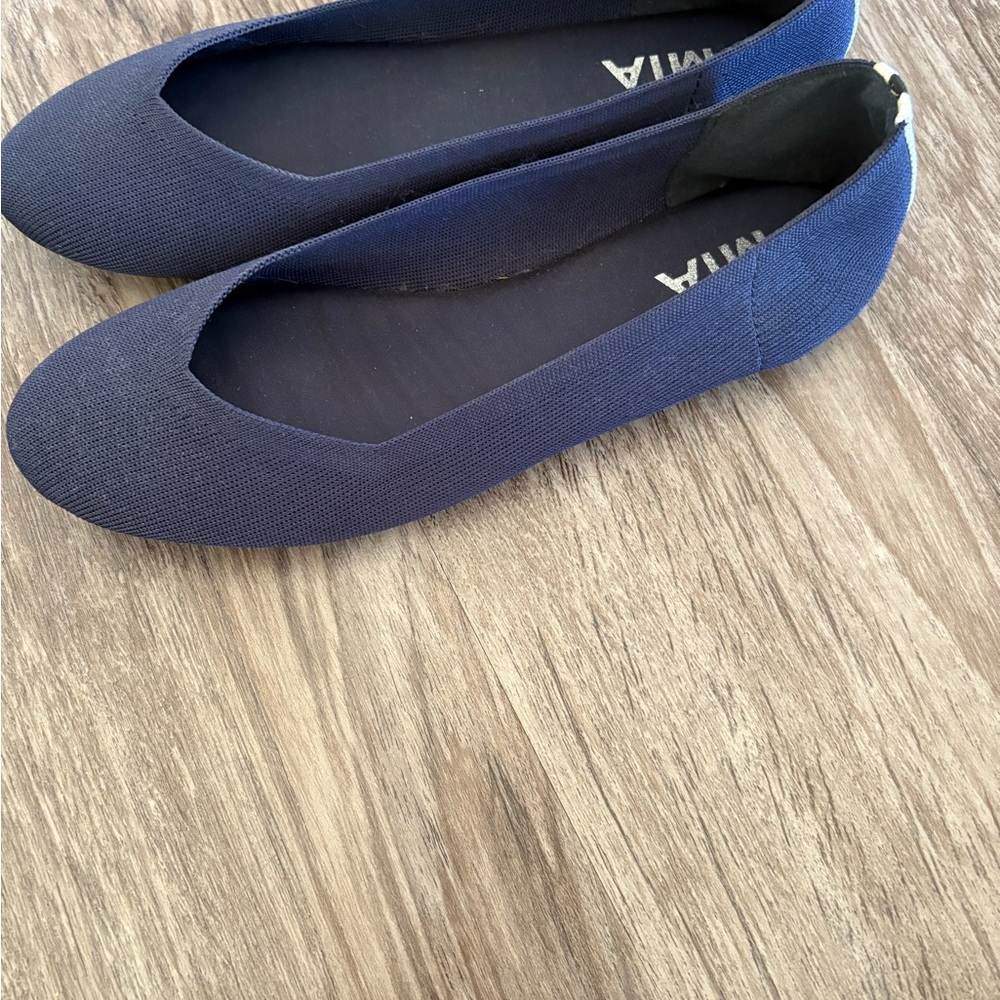 Blue Slip-On Flats with Minimalist Design